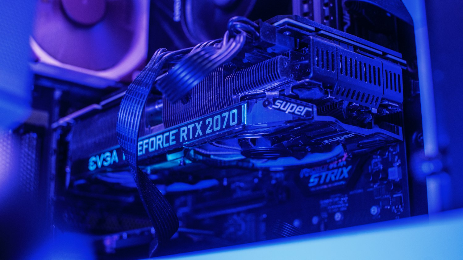 Màn hình máy tính và phần cứng PC Windows cho xử lý video